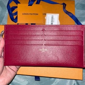 Felicie pochette card holder, color is fuchsia pink